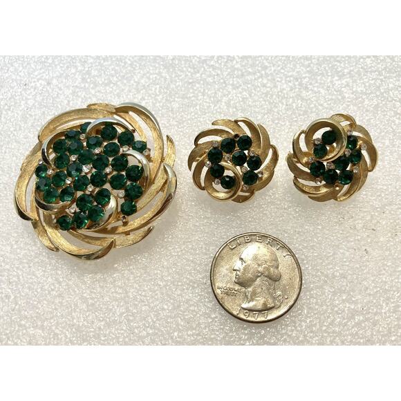 VTG CROWN TRIFARI RHINESTONE GREEN SPIRAL Gold Tone BROOCH EARRINGS SET - Picture 3 of 9